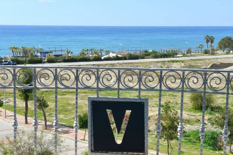 Holiday Line Beach Hotel