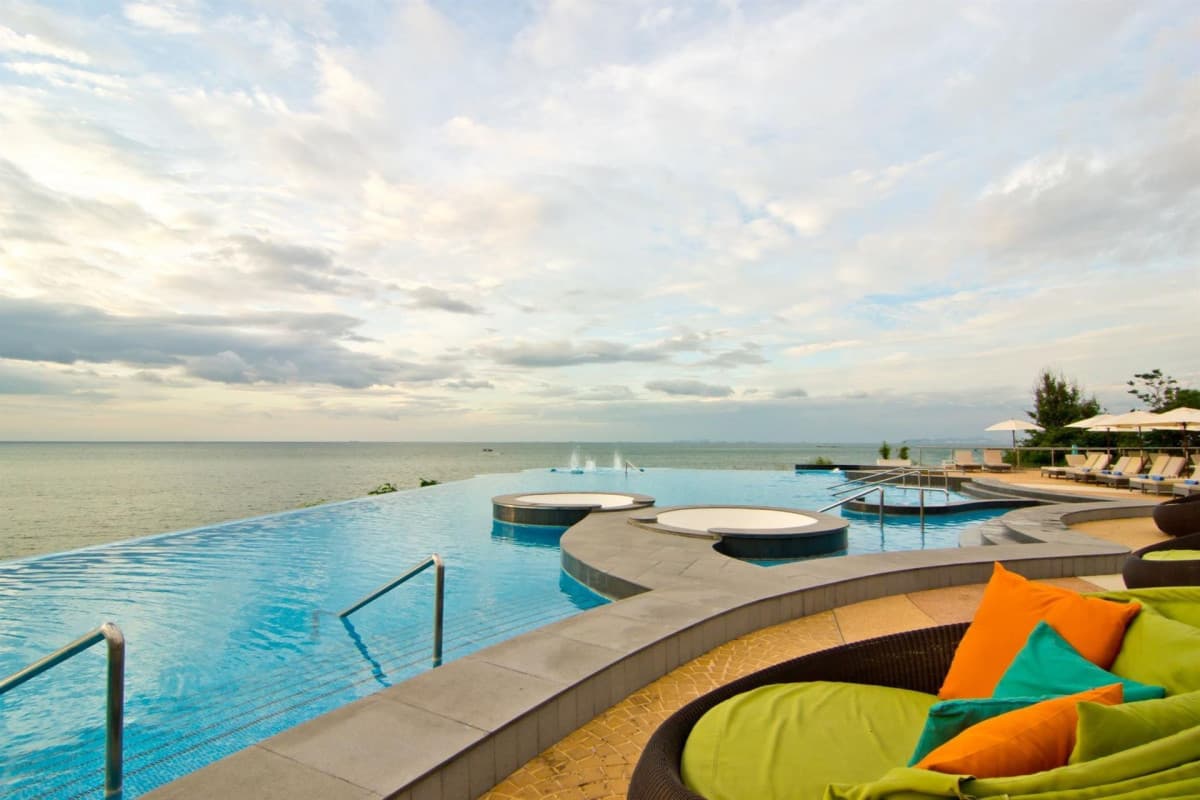 Royal Cliff Beach Terrace
