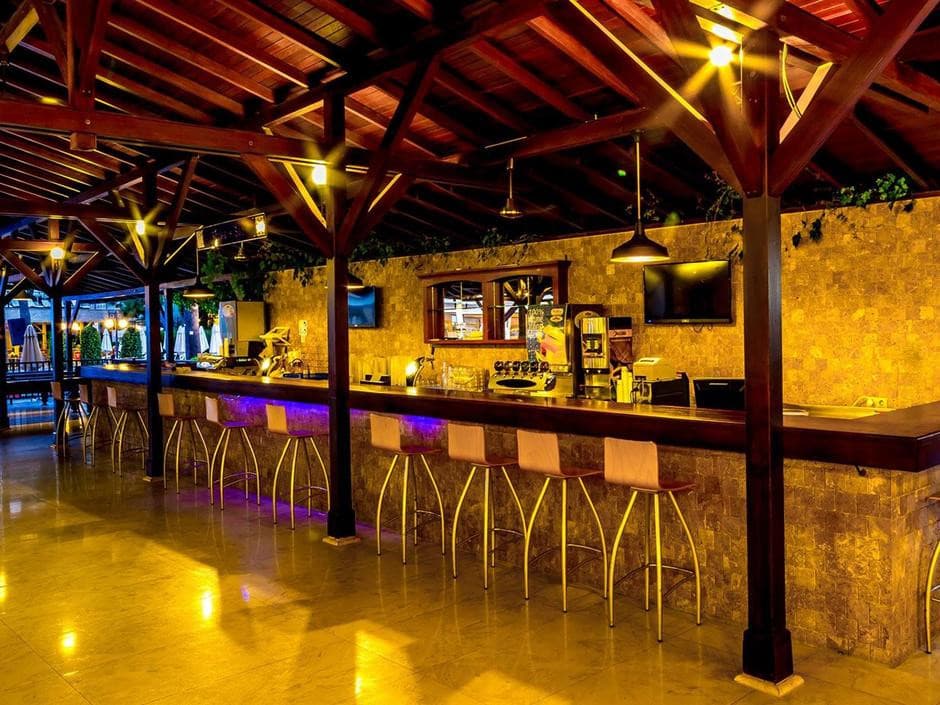 Julian Club Hotel