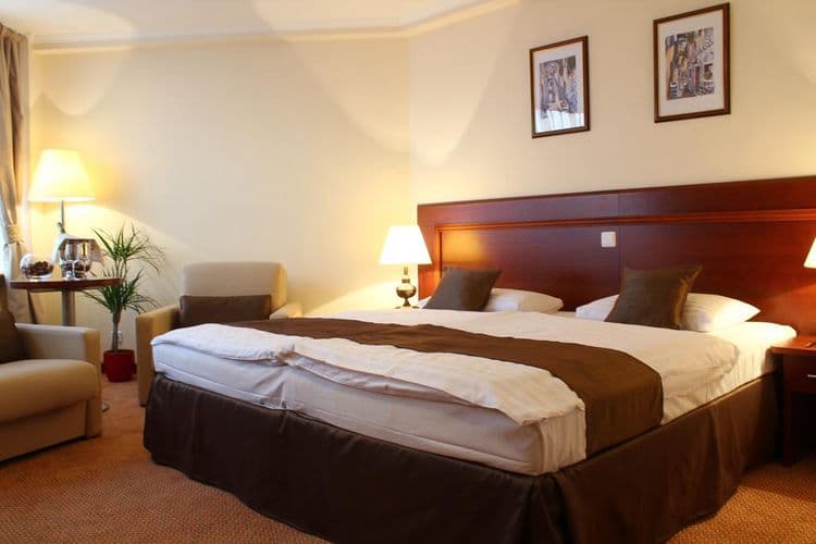 Holiday Hotel