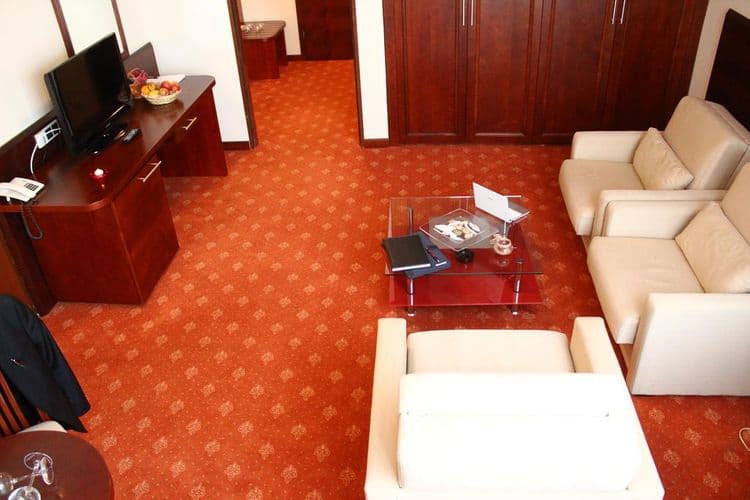 Holiday Hotel