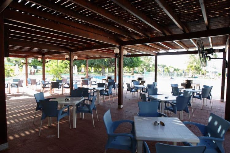 Adelais Bay Hotel
