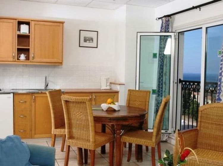 Paramount Apts