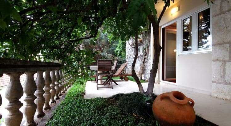 Teona