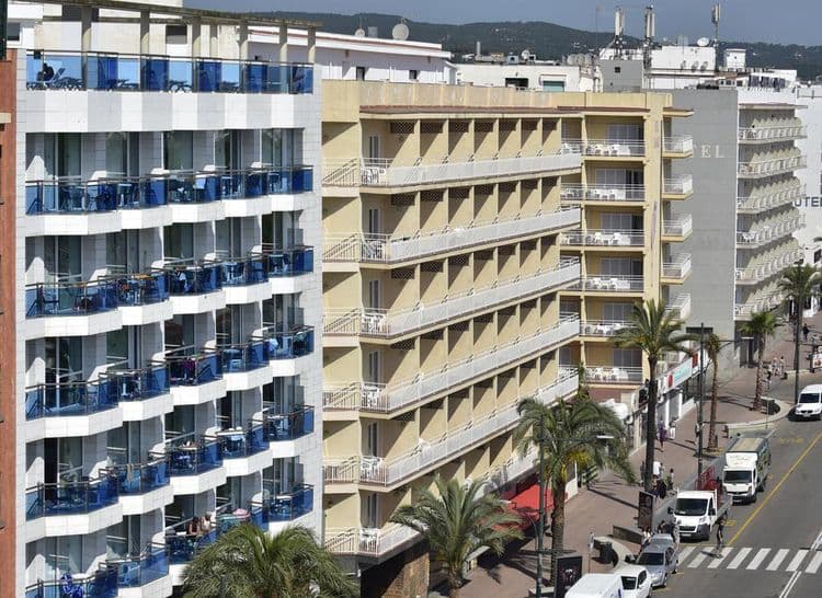 Blau Apartments