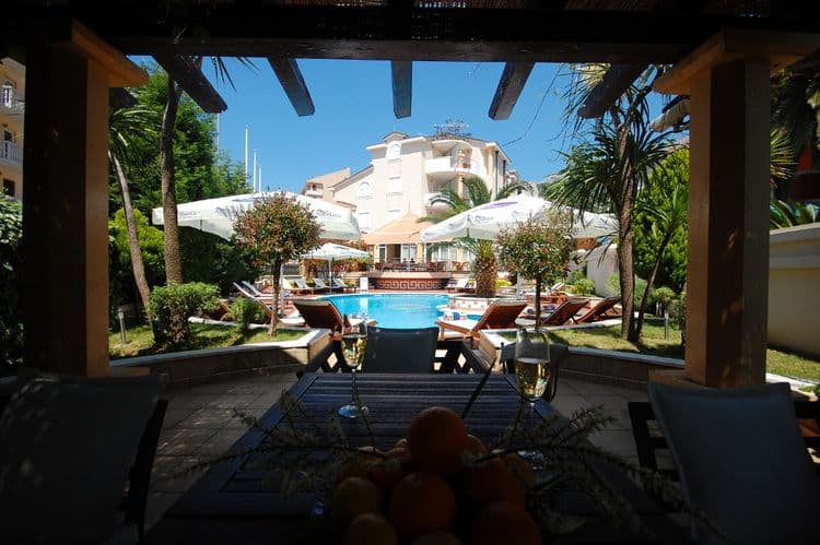 Max Prestige Hotel