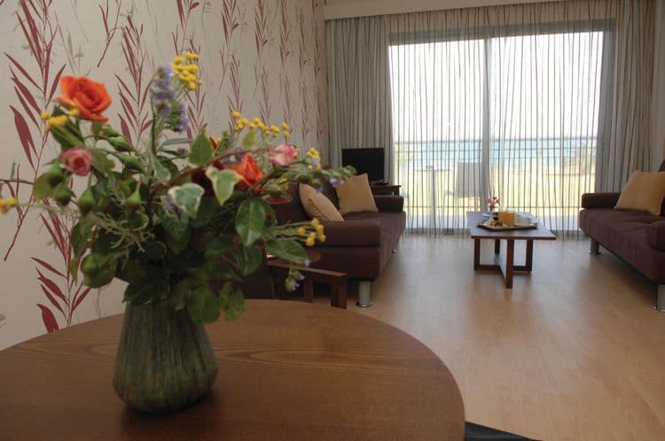 Natura Beach Hotel & Villas