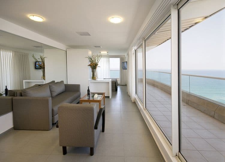 Leonardo Suite By the Beach