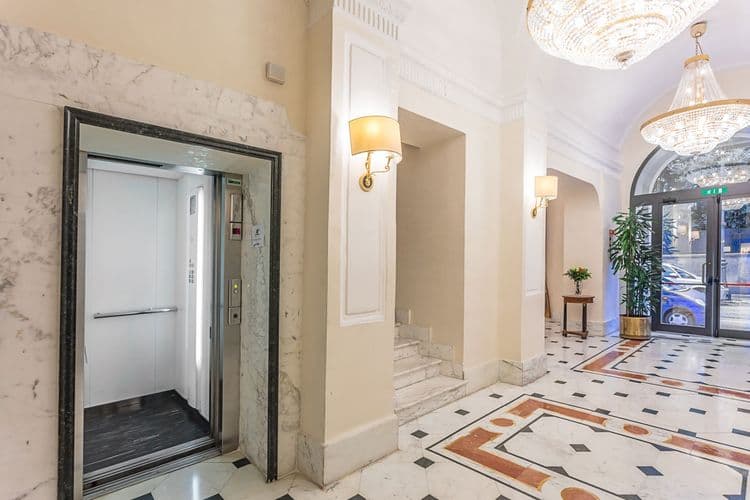 Lux Hotel