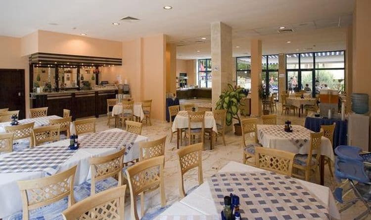 Holiday Park Hotel