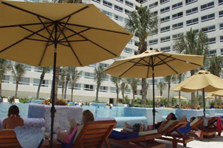 Grand Oasis Palm