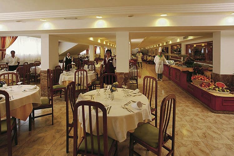 D-H Anba Romani Hotel