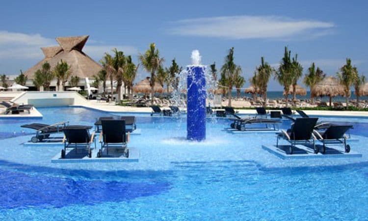 BlueBay Grand Esmeralda