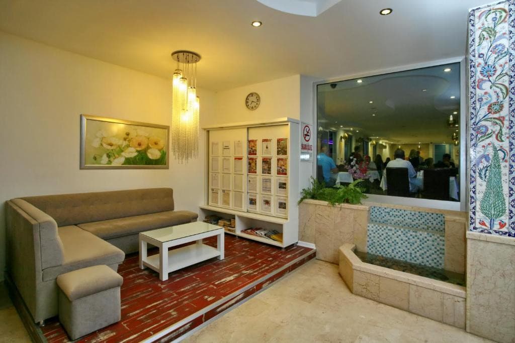Kleopatra Celine Hotel