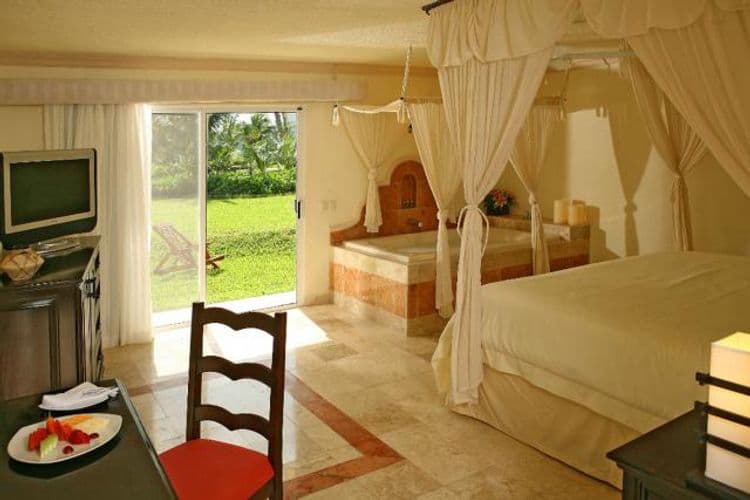 El Dorado Seaside Suites