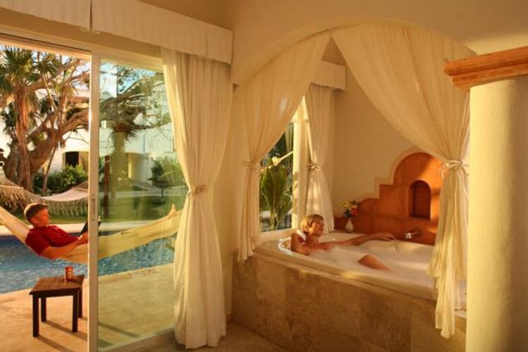 El Dorado Seaside Suites