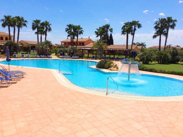 Lantana Resort Hotel & Apartments