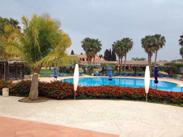 Lantana Resort Hotel & Apartments