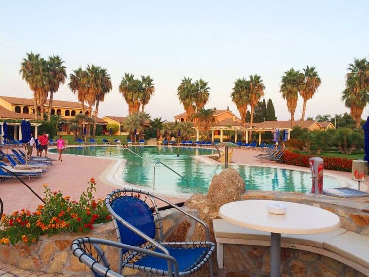 Lantana Resort Hotel & Apartments