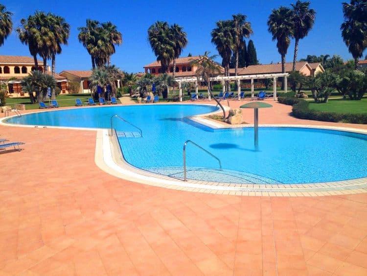 Lantana Resort Hotel & Apartments