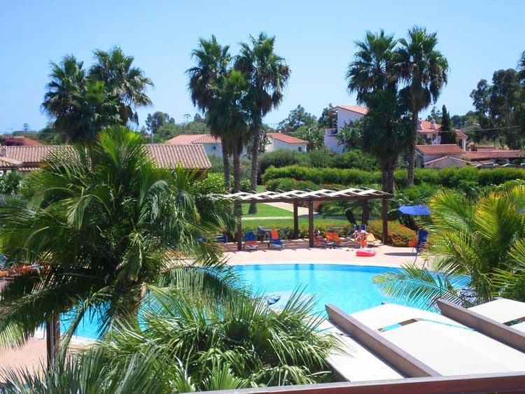 Lantana Resort Hotel & Apartments