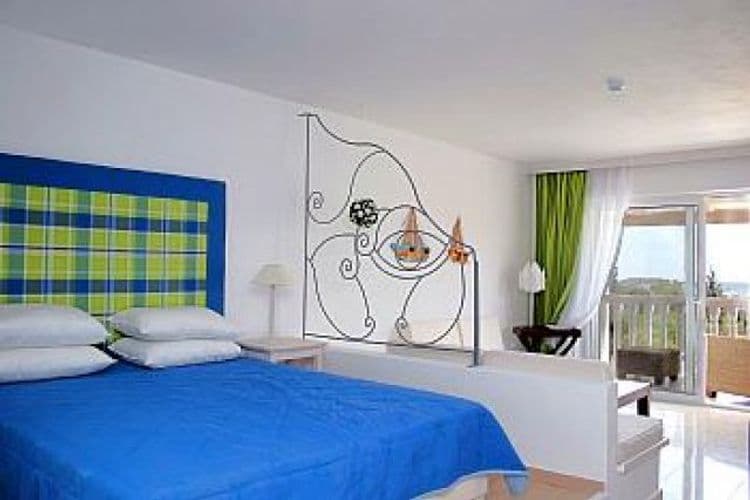 Belvedere Gerakas Luxury Suites