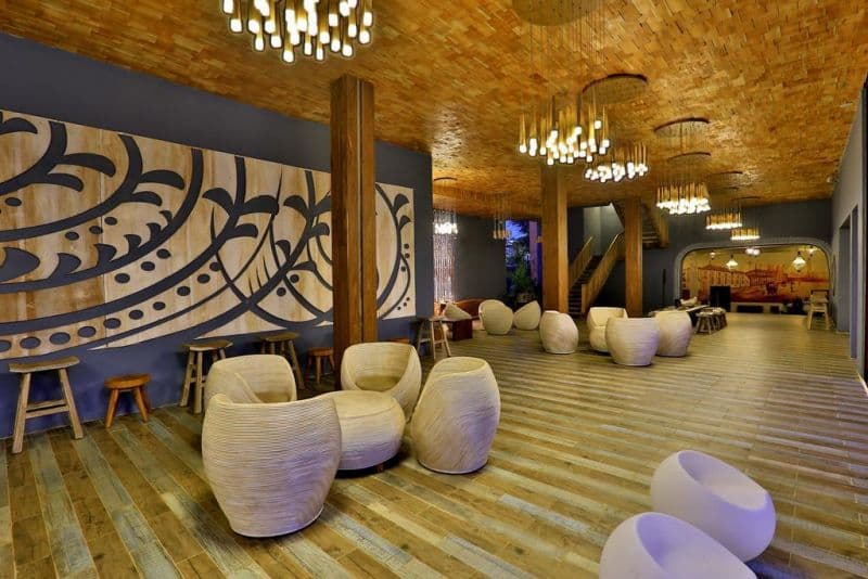 Thaproban Pavilion Waves