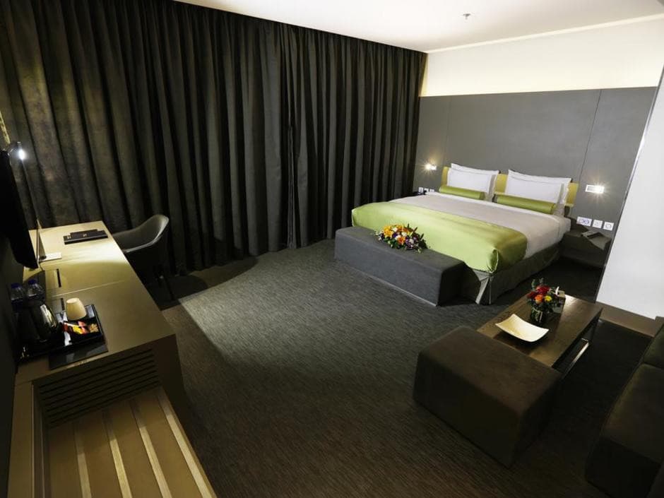 72 Hotel