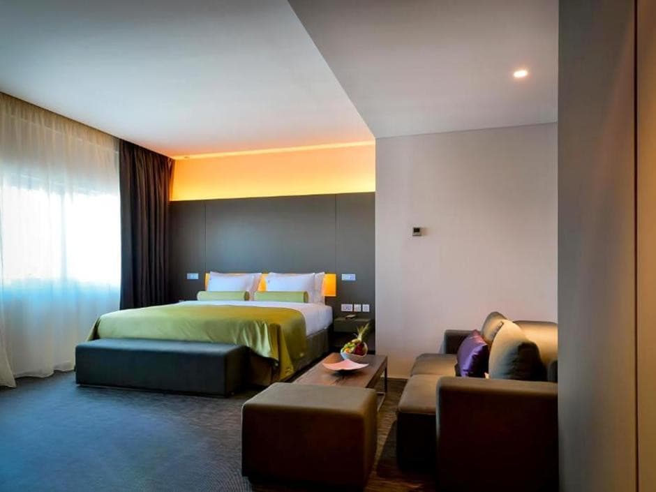 72 Hotel