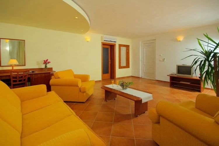 Labineca Hotel