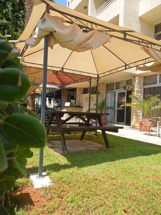 Estella Hotel & Apts