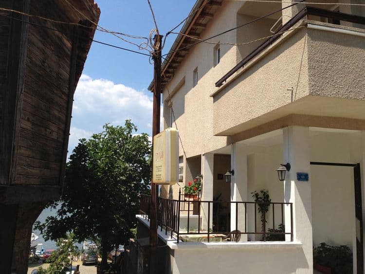 Vesela Guest House