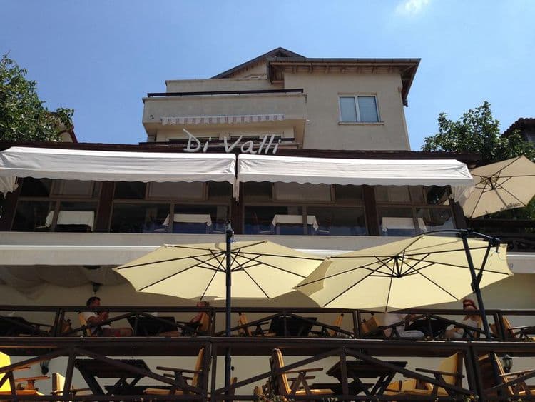 Vesela Guest House