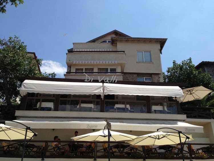 Vesela Guest House