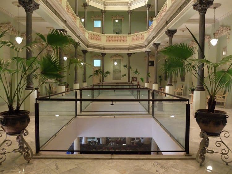 Raquel Hotel