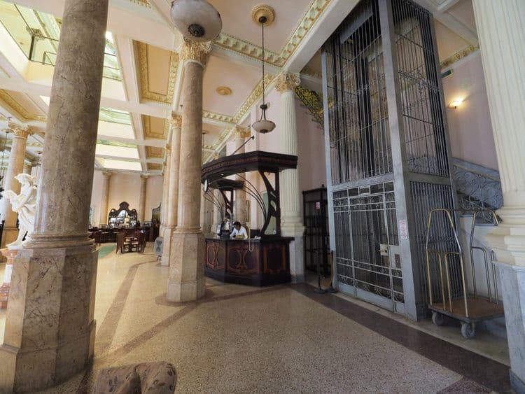 Raquel Hotel