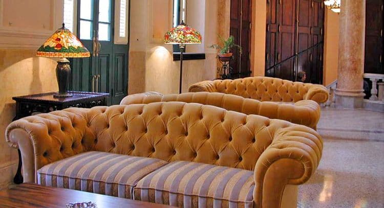Raquel Hotel