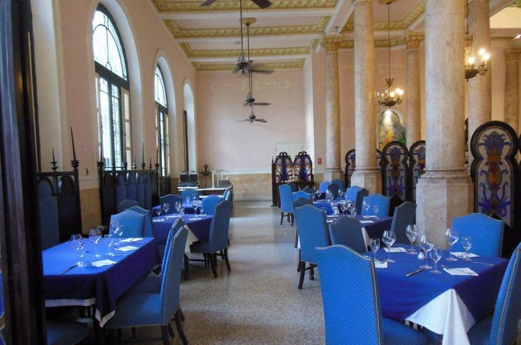 Raquel Hotel