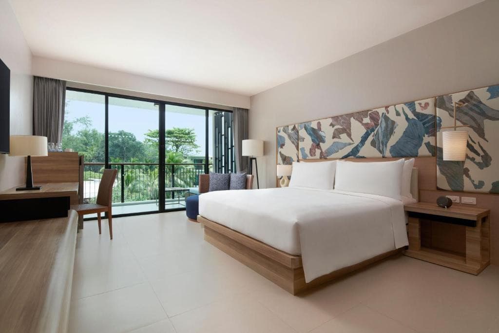 LE MERIDIEN PHUKET MAI KHAO BEACH RESORT