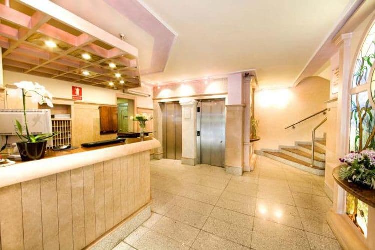 El Rodeo Hotel