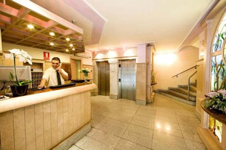 El Rodeo Hotel