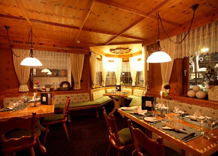 Yscla Hotel