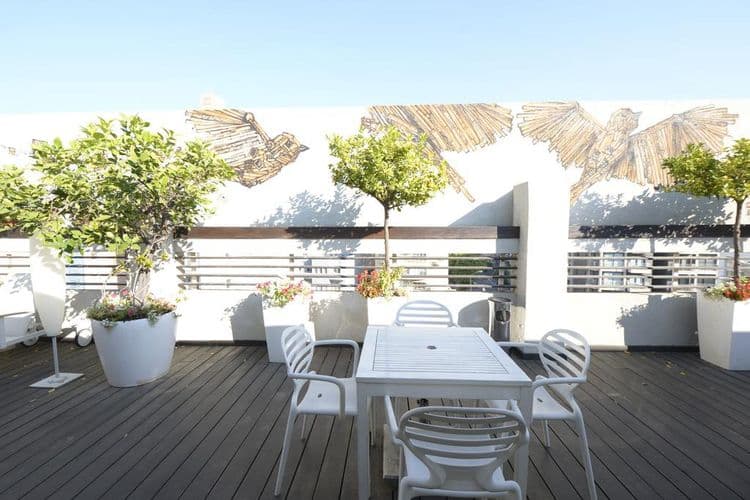 Artplus Hotel