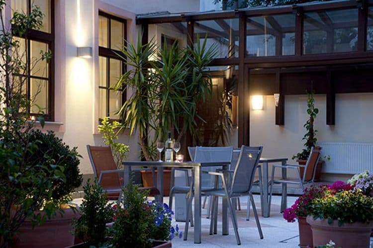 Lucia Hotel
