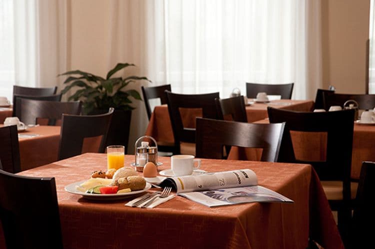 Lucia Hotel
