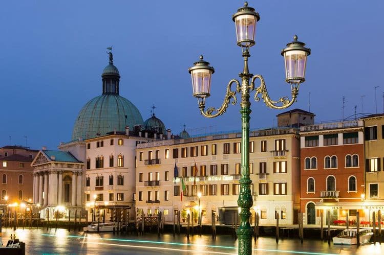 Carlton On The Grand Canal Hotel