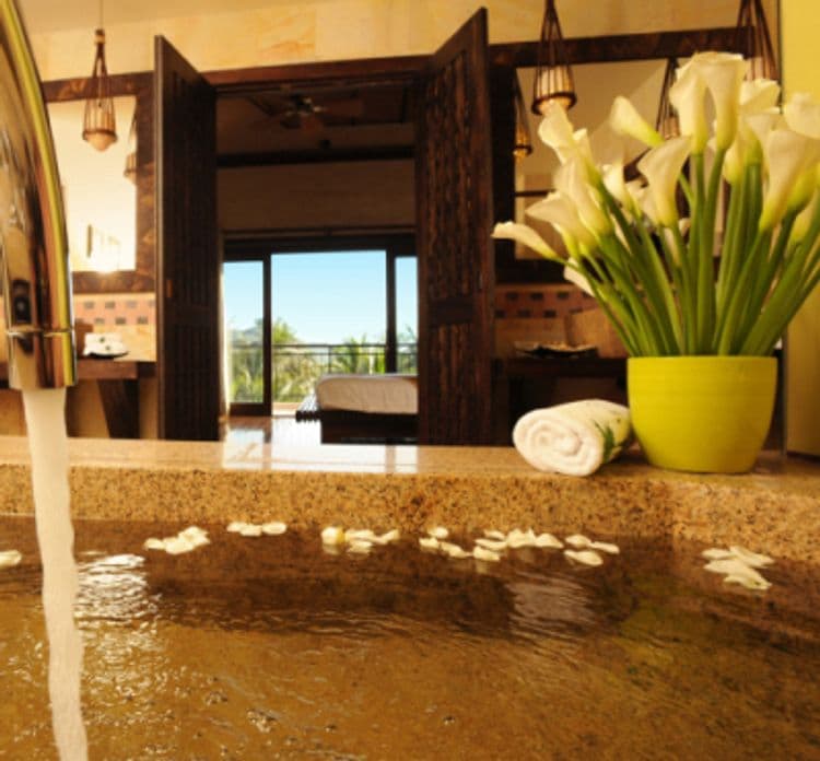 Diamond Bay Resort