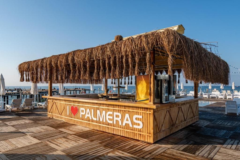 Palmeras Beach Hotel