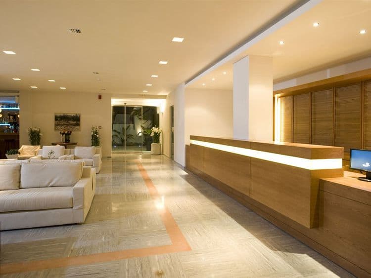 Maritimo Beach Hotel