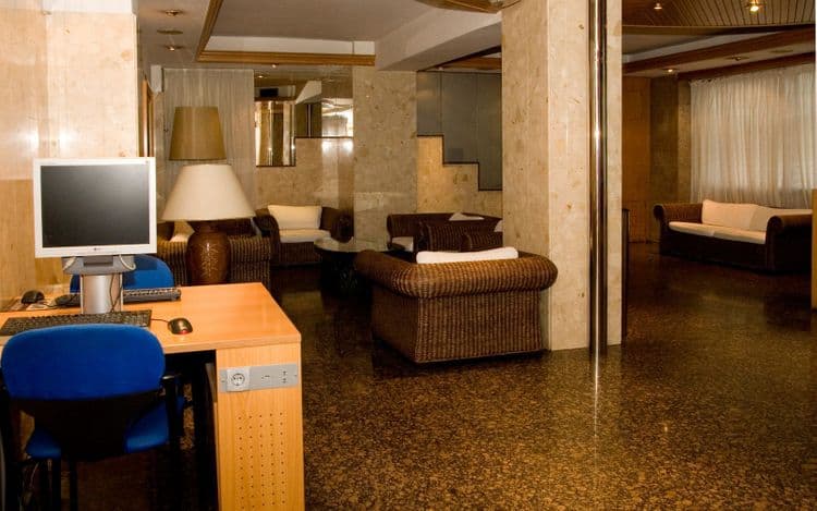 Auto Hogar Hotel